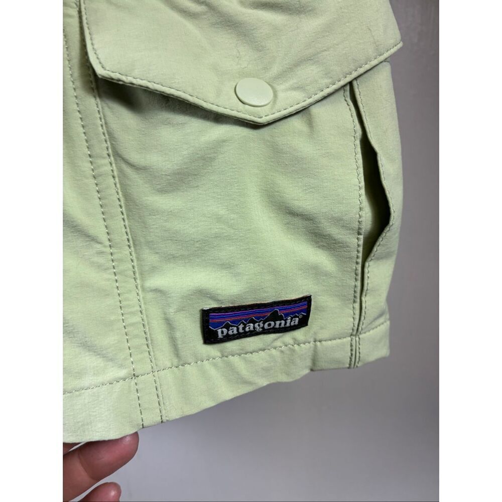 Patagonia Women's Light Green Cargo Shorts with Blue Belt - Picture 2 of 7